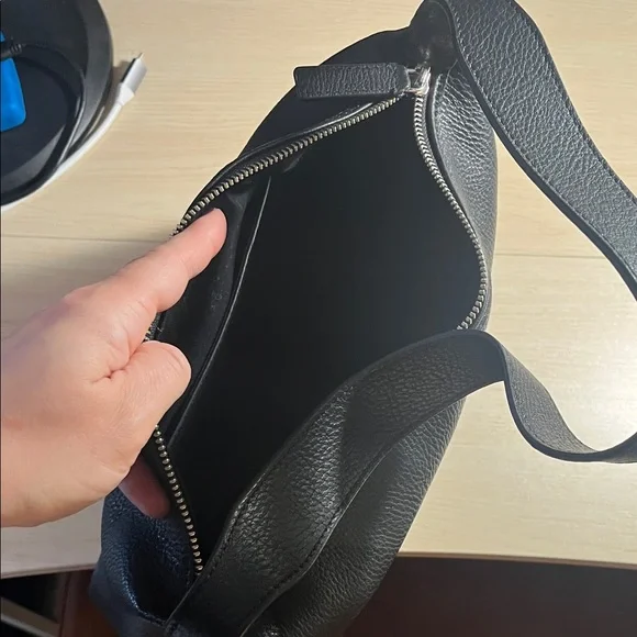 The Horse Daisy leather shoulder bag in Black - great condition - Picture 7 of 7